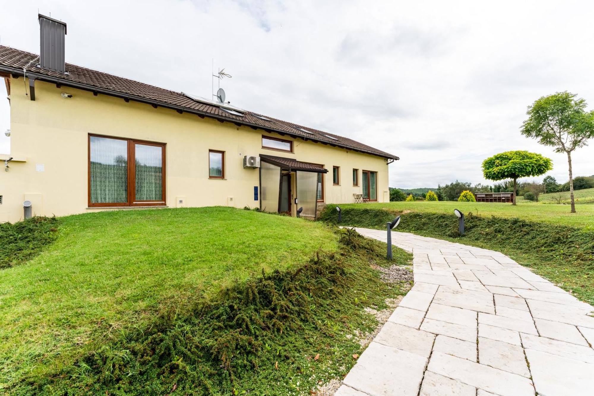 بييلوفار Bed&Breakfast Vinarija Coner المظهر الخارجي الصورة